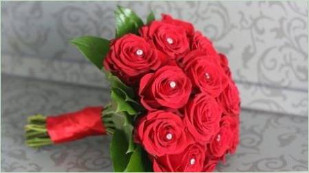 Menyasszonyi csokor vörös rózsa: ötletek kialakítás és a kiválasztás finomságok