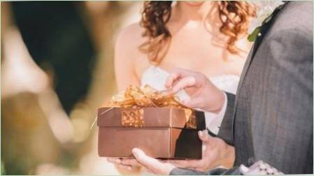 Mi ajándékokat jelen vendégek az esküvő az ifjú?