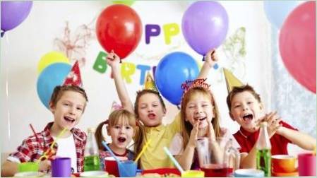 A gyermekasztal díszítése születésnapra