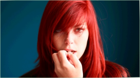 Vörös-vörös hajszín: aki alkalmas és hogyan kell festeni a fürtöket?