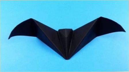 Origami ingadozó egér formájában