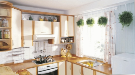 Konyha készlet a középső ablakban: Típusok és a konyha kiválasztása